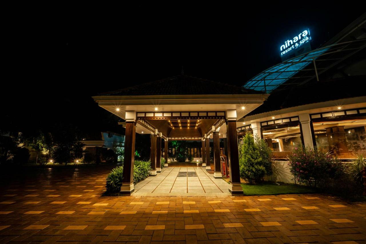 Nihara Resort And Spa Cochin Kochi Exterior foto