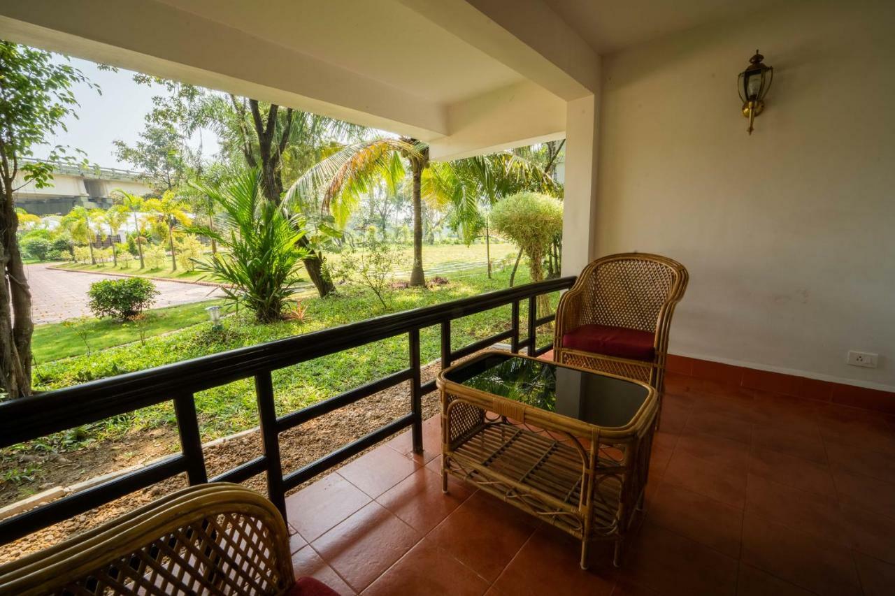 Nihara Resort And Spa Cochin Kochi Exterior foto