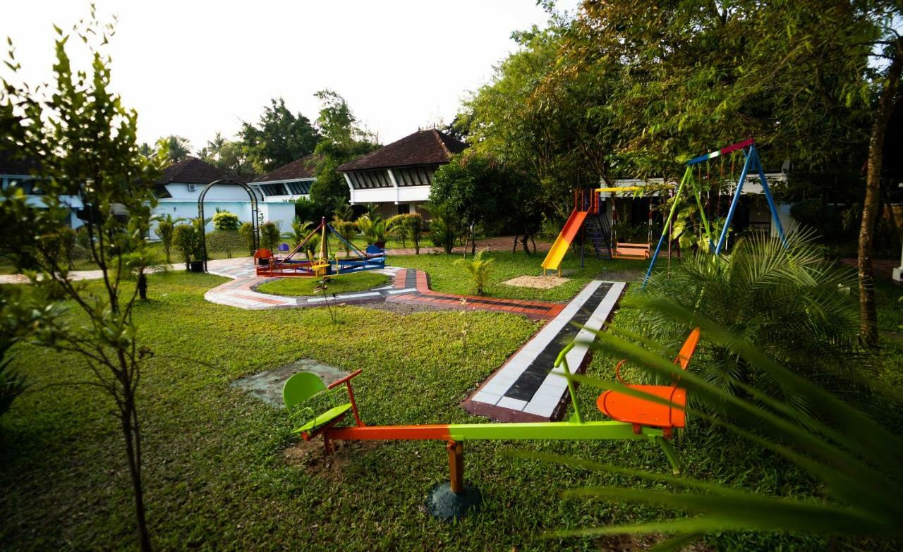 Nihara Resort And Spa Cochin Kochi Exterior foto