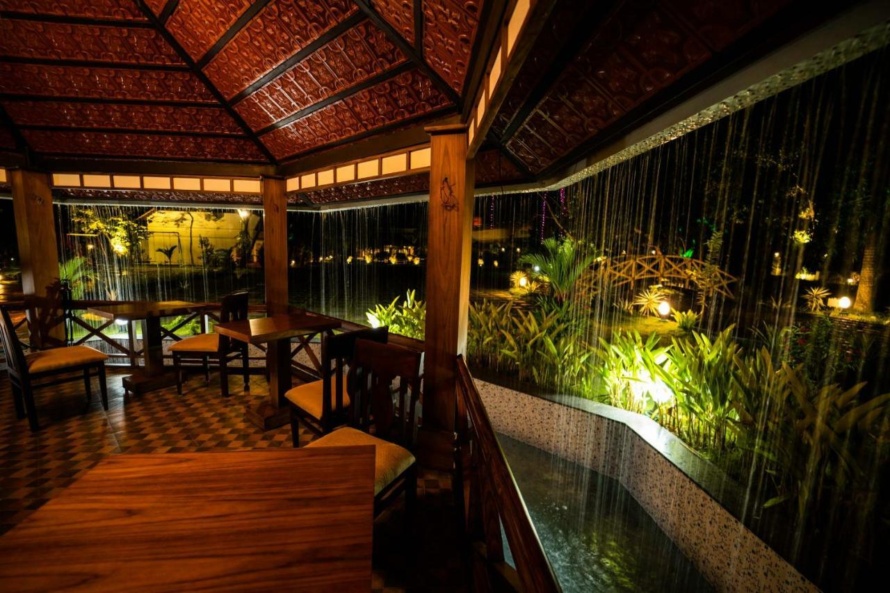 Nihara Resort And Spa Cochin Kochi Exterior foto